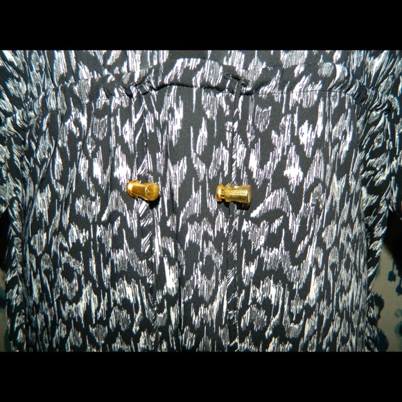 Cute flowy dress - Picture 4 of 4